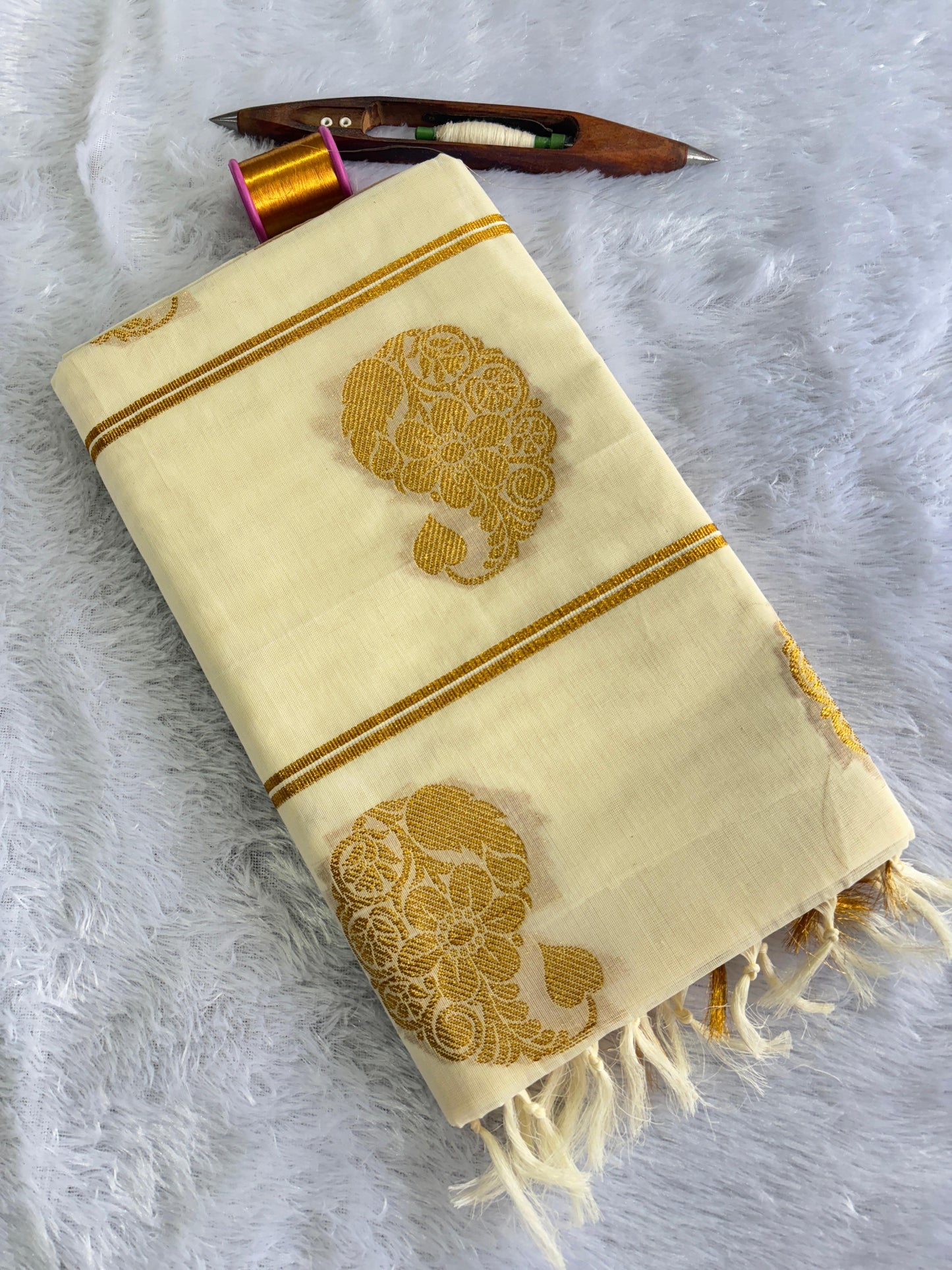 Handloom Replica Cotton 3 Line Mango Butta Weave Saree with Handloom Tussles