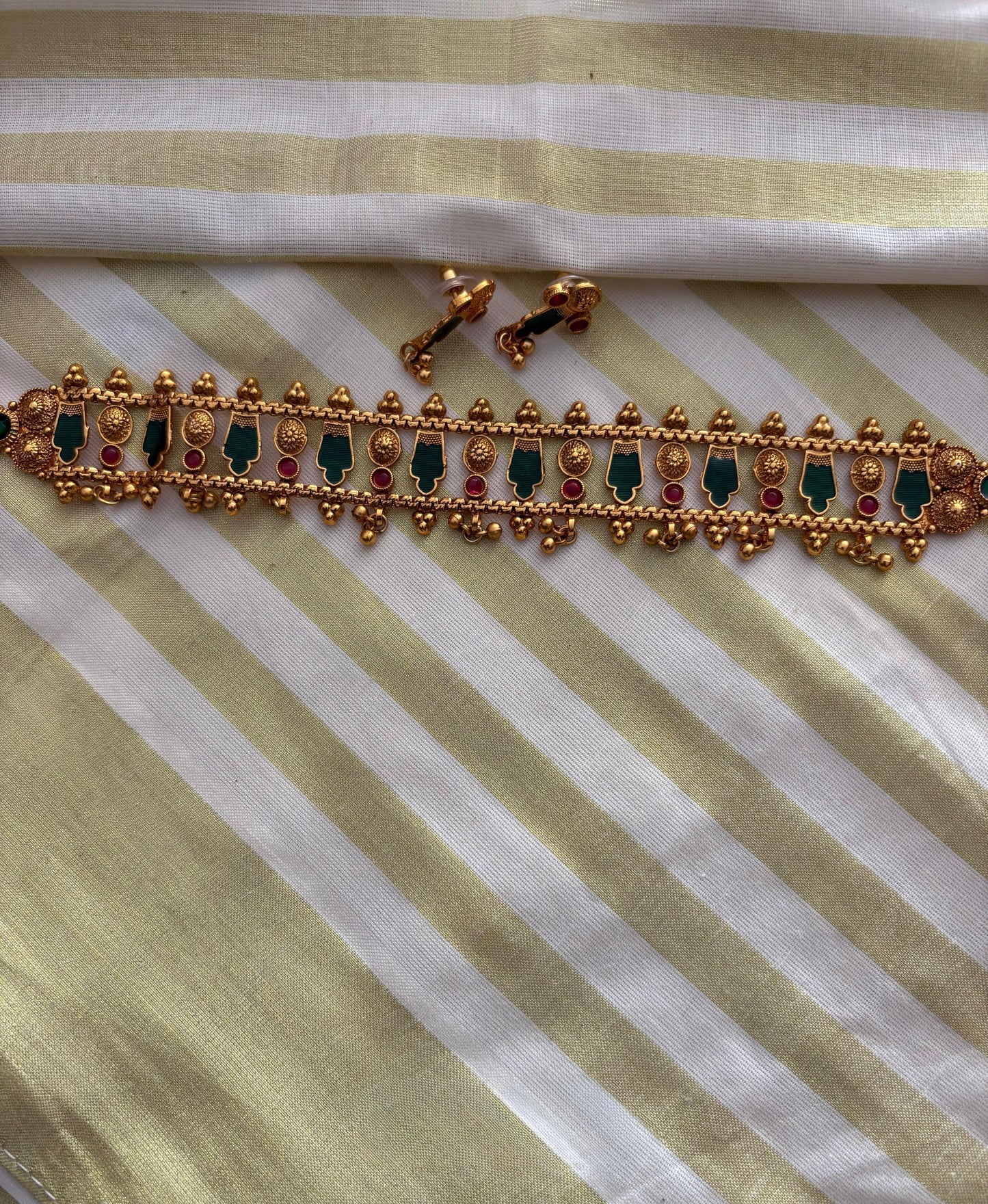 Choker Green